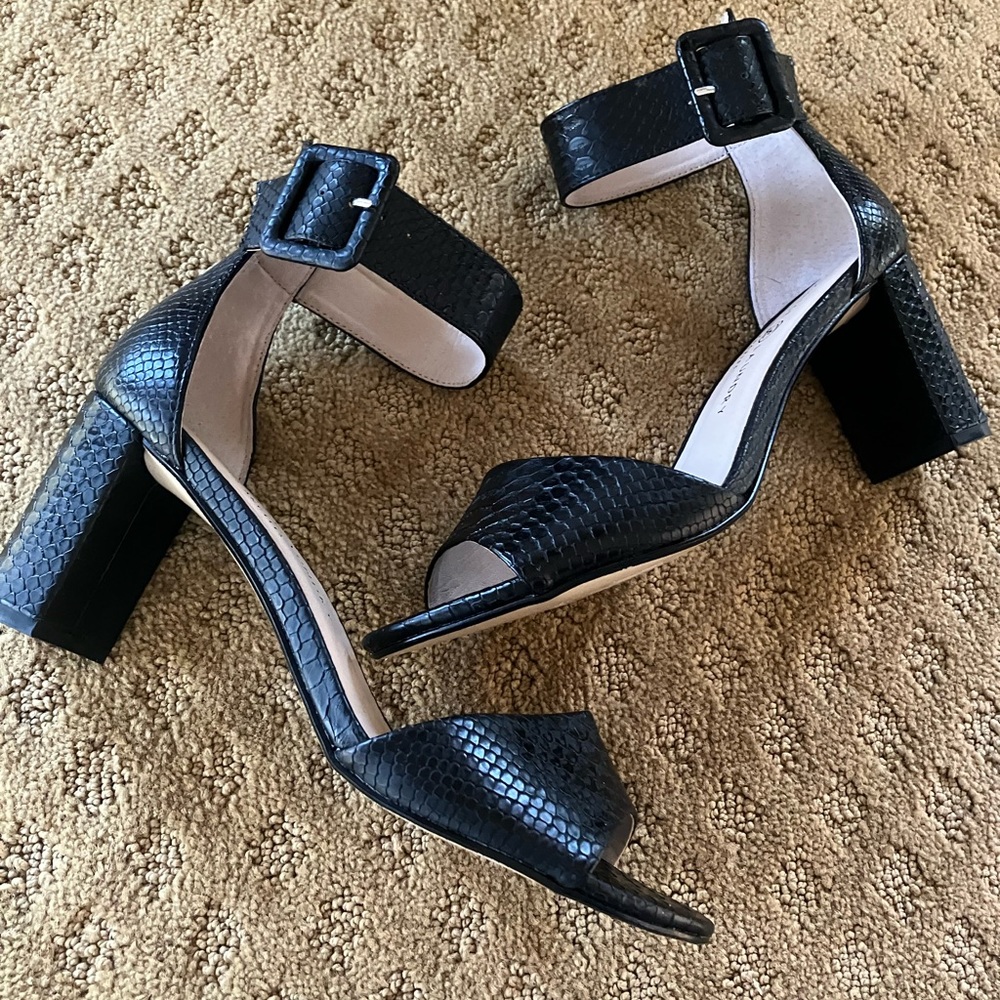 Chinese Laundry Rumor Open Toe ankle strap Block Heel Sandals NEW no box or tags